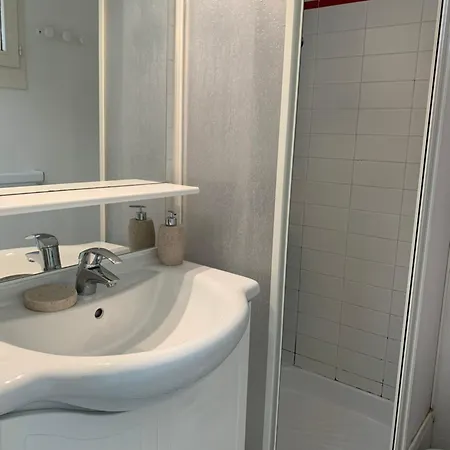 Apartment T2 En Rez De Jardin Avec Piscine Le Lavandou
