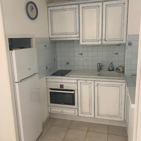 T2 En Rez De Jardin Avec Piscine Appartement *