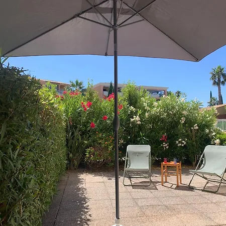 T2 En Rez De Jardin Avec Piscine דירה