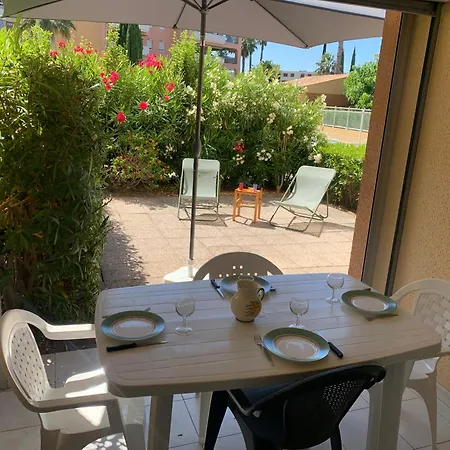 T2 En Rez De Jardin Avec Piscine 르 라방두