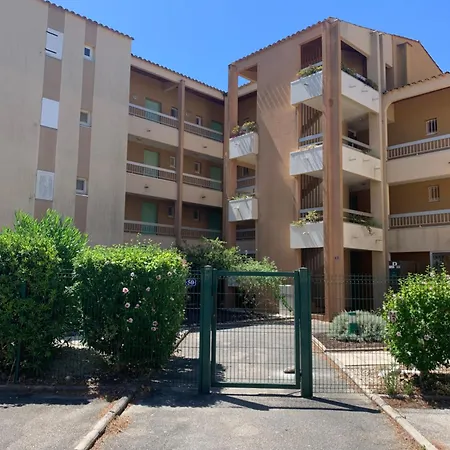 T2 En Rez De Jardin Avec Piscine לה לבאנדו