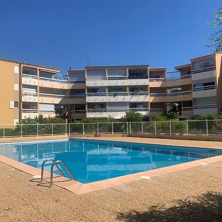 T2 En Rez De Jardin Avec Piscine