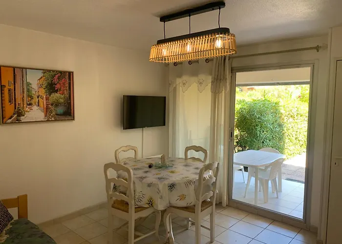 T2 En Rez De Jardin Avec Piscine