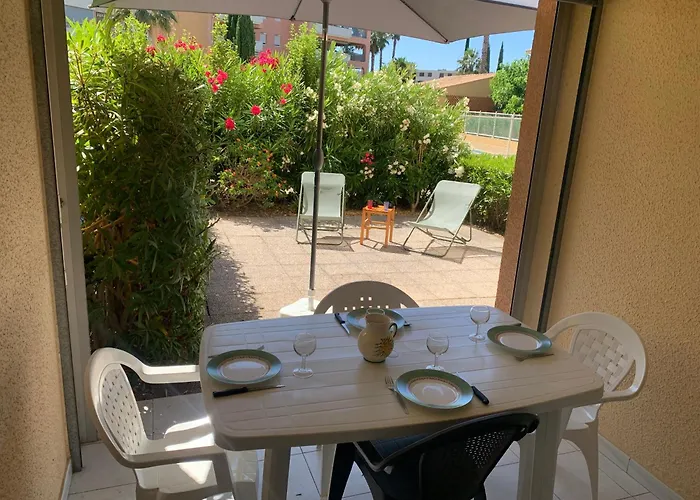 T2 En Rez De Jardin Avec Piscine 르 라방두