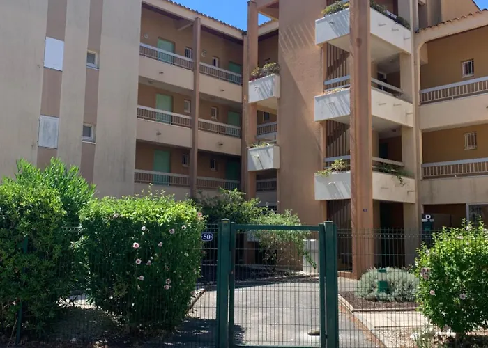 T2 En Rez De Jardin Avec Piscine Le Lavandou