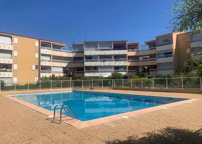 T2 En Rez De Jardin Avec Piscine